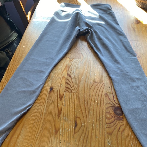Power hold capris (the inseam is 22 inches) - Picture 2 of 4